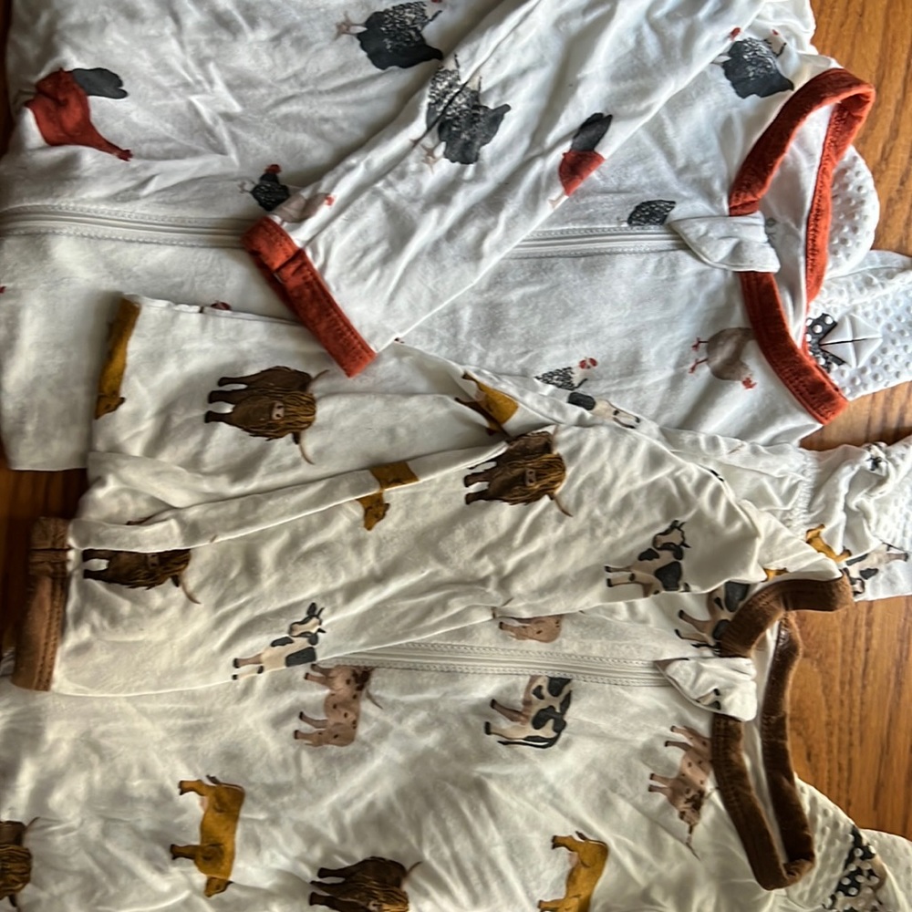 Two kyte baby footies